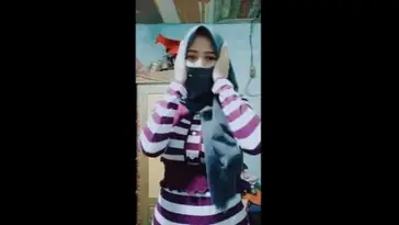 Cewek Jilbab Buka Bukaan Colmek Becek Ganas WOT Lumer HD poster